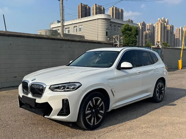 BMW iX3 2024 Leading Edition