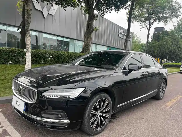 Volvo S90 2022 B5 Momentum Luxury Edition