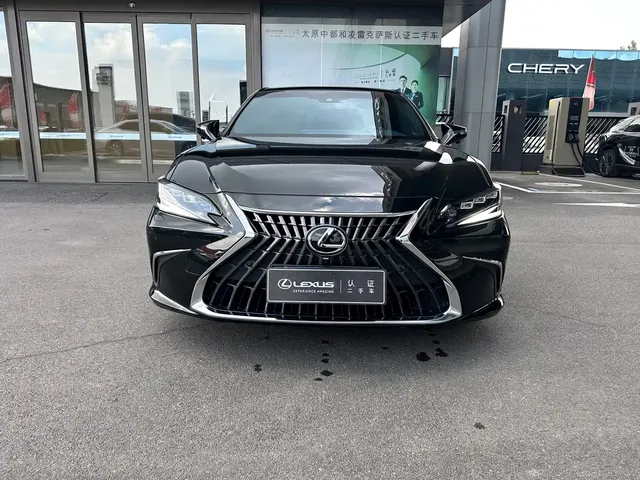 Lexus ES 2022 300h Ultimate Edition