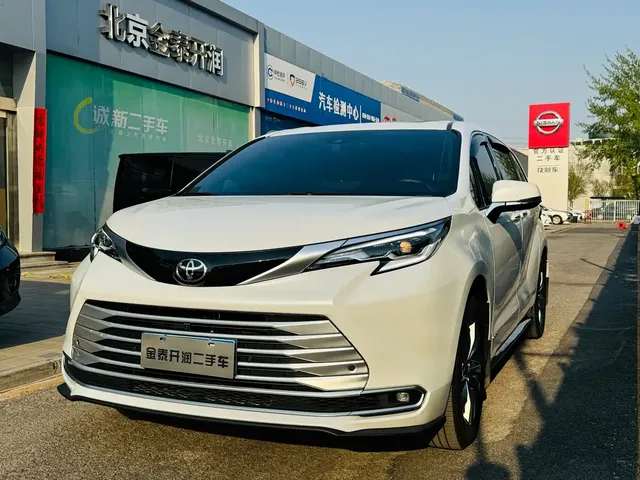 Toyota Sienna 2024 2.5L Hybrid 4WD Premium Edition
