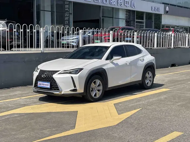 Lexus UX 2022 260h Cool Edition
