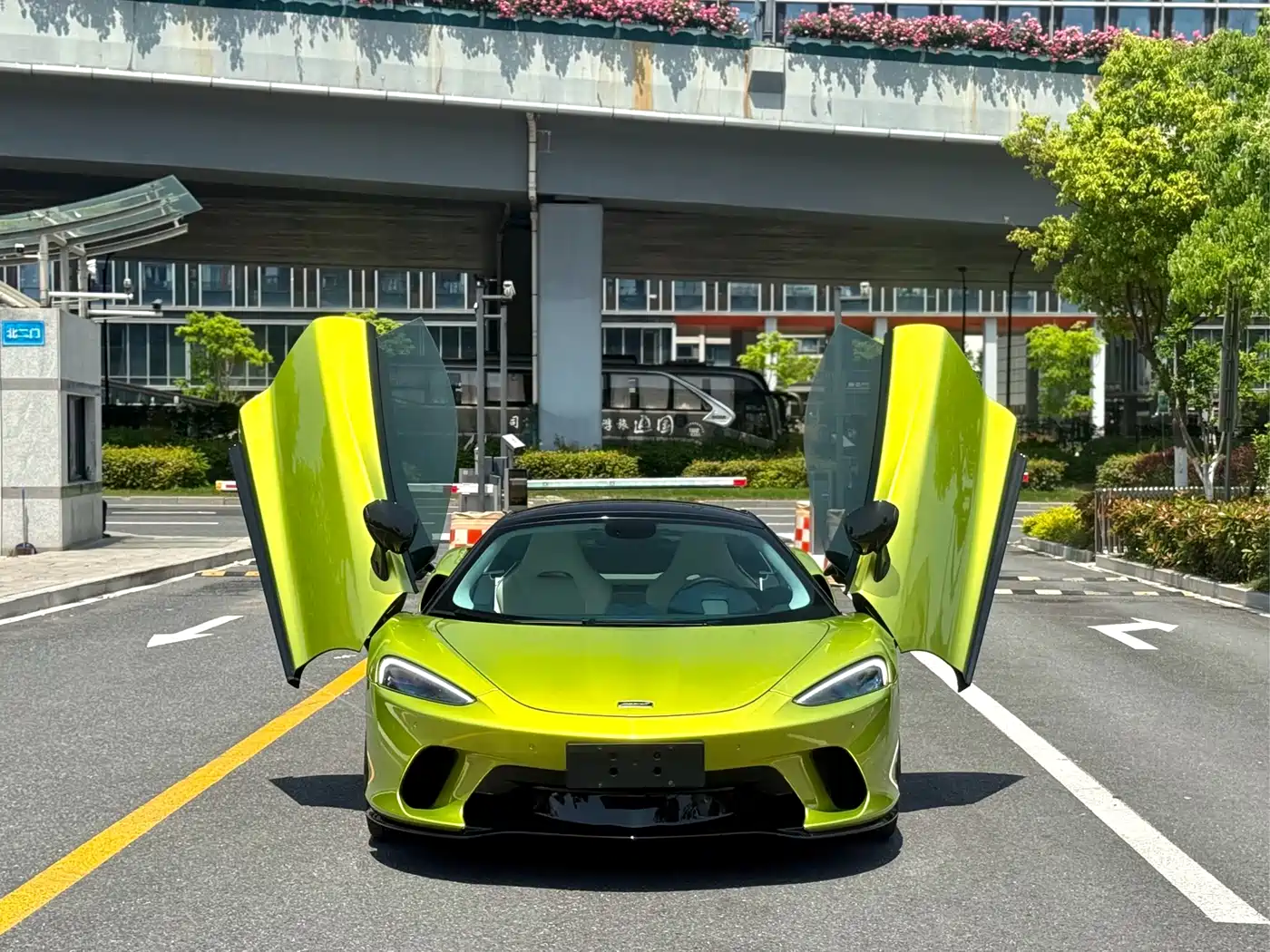McLaren GT 2023 4.0T Standard Model