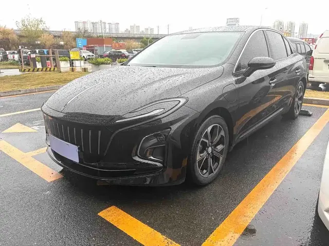 Hongqi E-QM5 2023 Basic Travel Edition