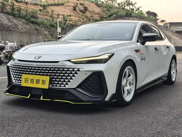 Changan UNI-V 2022 2.0T Sharp Speed Edition