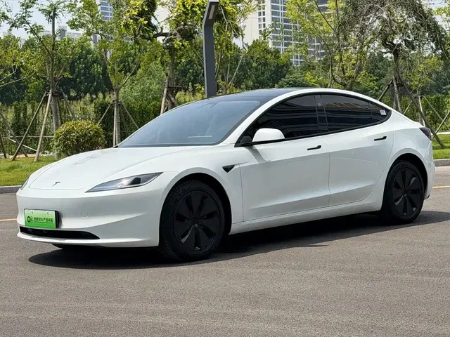 Tesla Model 3 2025 Model Year Facelift Rear-Wheel Drive