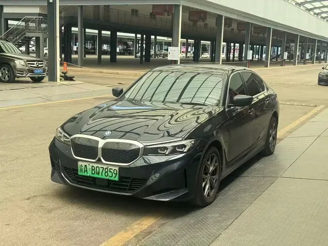 BMW i3 2025 eDrive 35 L