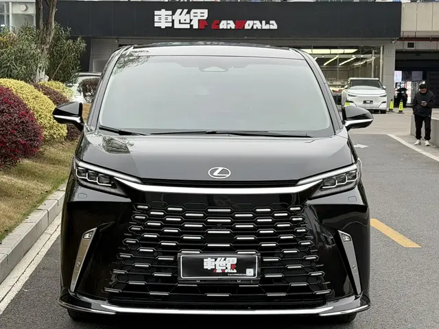 Lexus LM 2025 Model 500h Four-Seater Imperial Edition