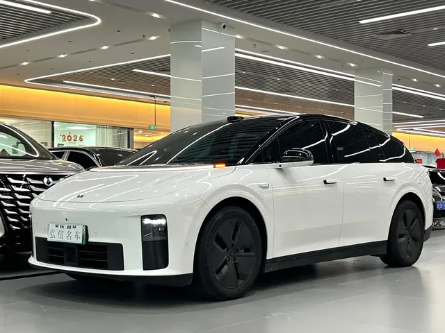 Li Auto i6 2025 2WD Base Model