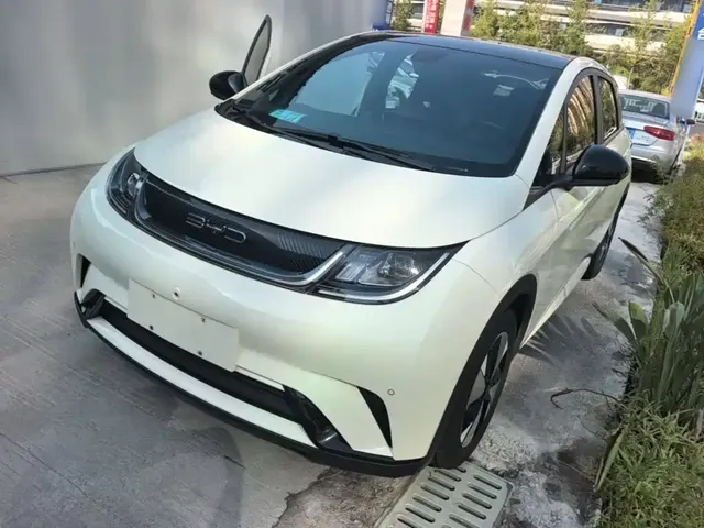 BYD Dolphin 2023 420km Fashion Edition