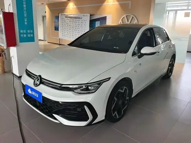 Volkswagen Golf 2025 300TSI R-Line