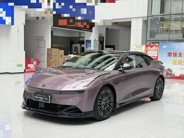 Lynk & Co 10 EM-P 2025 240 AWD Ultra Sport Edition