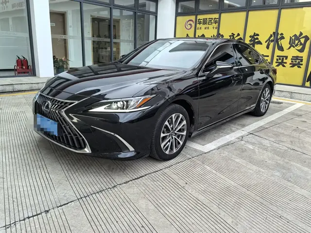 Lexus ES 2022 300h Excellence Edition