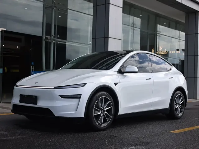 Tesla Model Y 2025 Facelift Long Range All-Wheel Drive