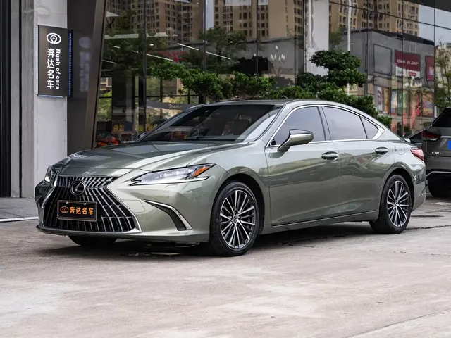 Lexus ES 2022 300h Ultimate Edition