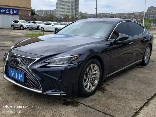 Lexus LS 2018 500h Luxury Edition China V