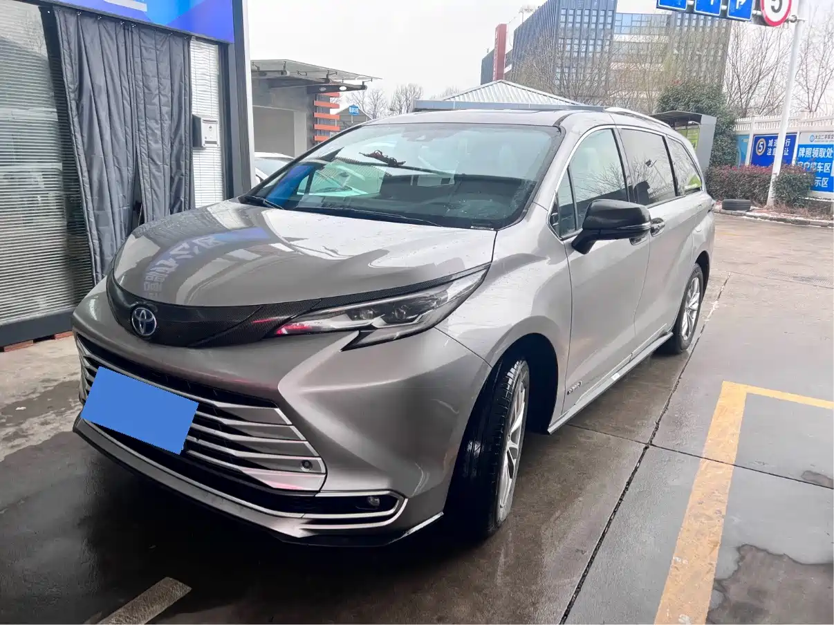 Toyota Sienna 2021 2.5L Hybrid Platinum Edition