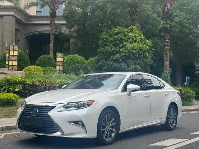 Lexus ES 2015 300h Comfort Edition