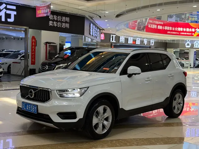 Volvo XC40 2022 Model T3 Smart Drive Fashion Edition
