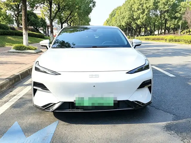 Geely Galaxy E8 2024 Model 550km RWD Soaring Dragon Edition