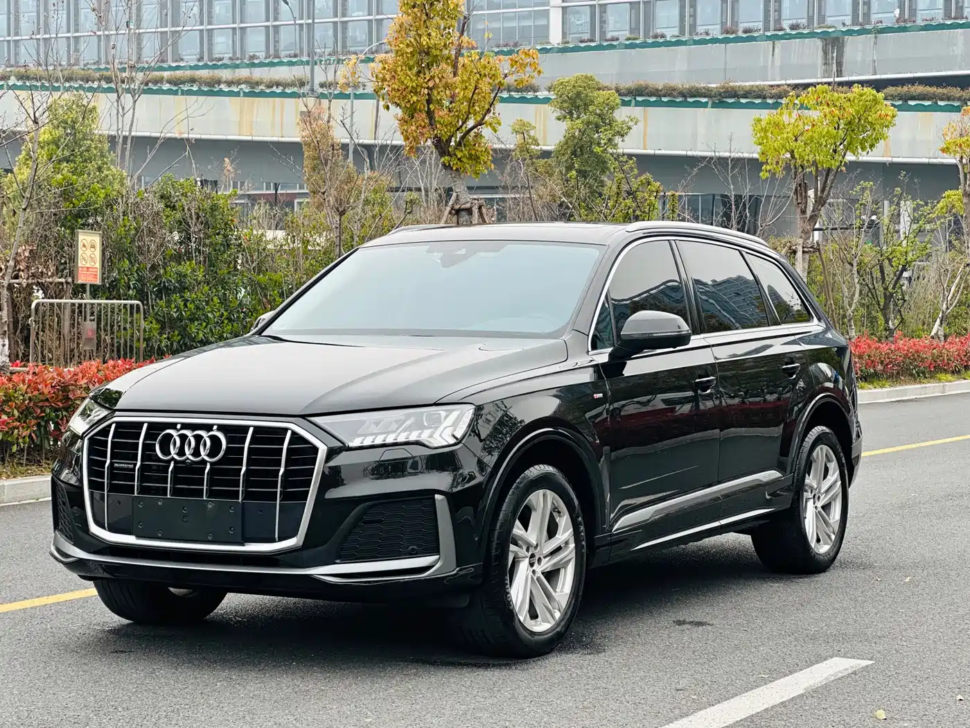 Audi Q7 2024 45 TFSI quattro S line Sport