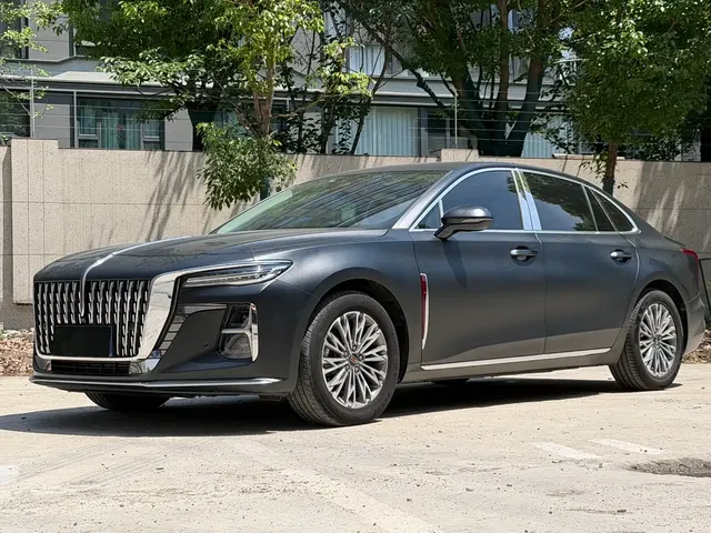Hongqi H5 2024 2.0T Automatic Smart Connect Flag Smooth Edition