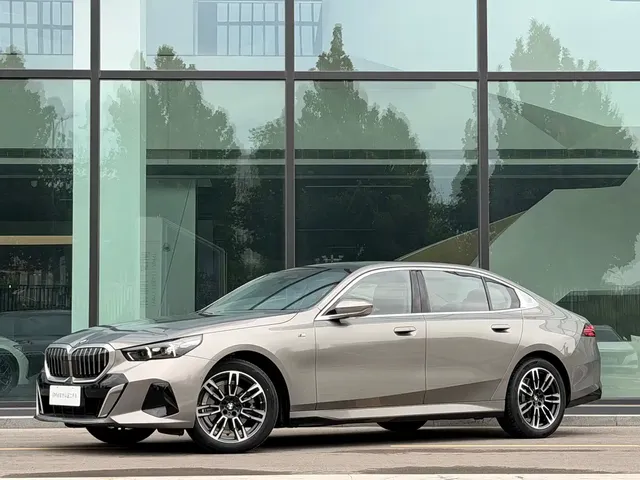 BMW 5 Series 2024 525Li M Sport Package
