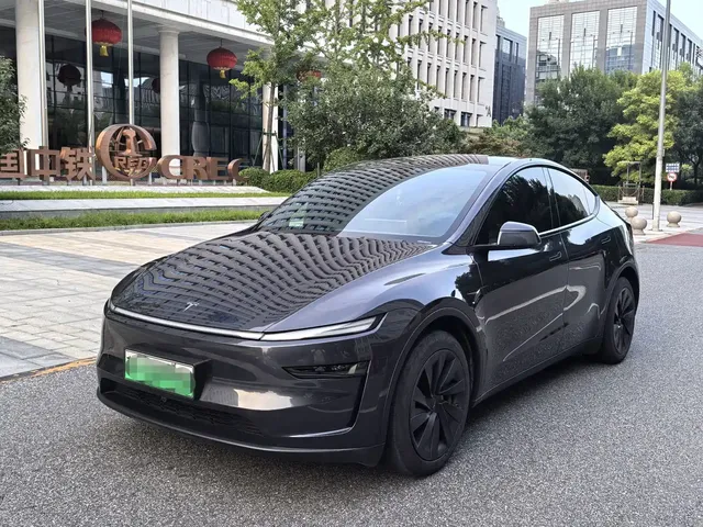 Tesla Model Y 2025 Rear-Wheel Drive