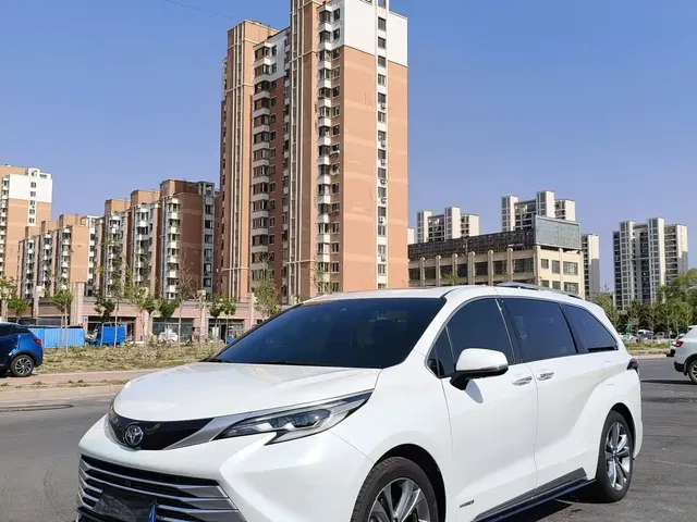 Toyota Sienna 2023 2.5L Hybrid Platinum Edition
