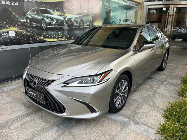 Lexus ES 2022 300h Excellence Edition
