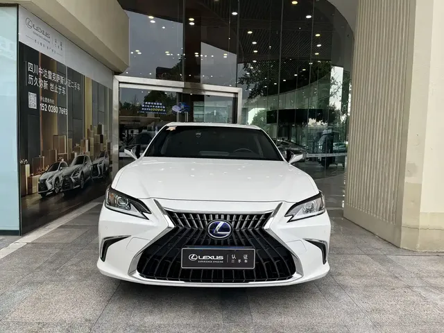 Lexus ES 2021 300h Excellence Edition
