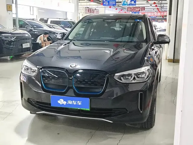 BMW iX3 2021 Leading