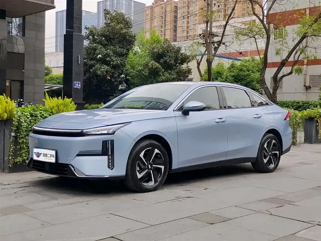 Geely Galaxy L6 2025 EM-i 140km Explorer+ Edition