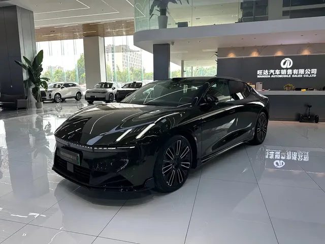 Lynk & Co 10 EM-P 2025 240 AWD Ultra Sport Edition