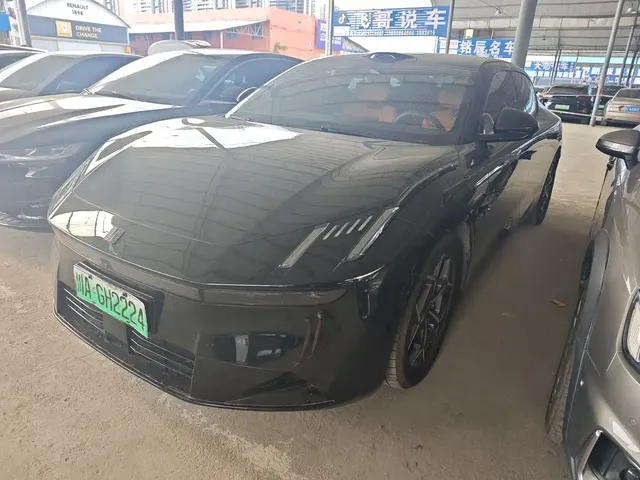 Lynk & Co 10 EM-P 2025 Model 120km Base Version