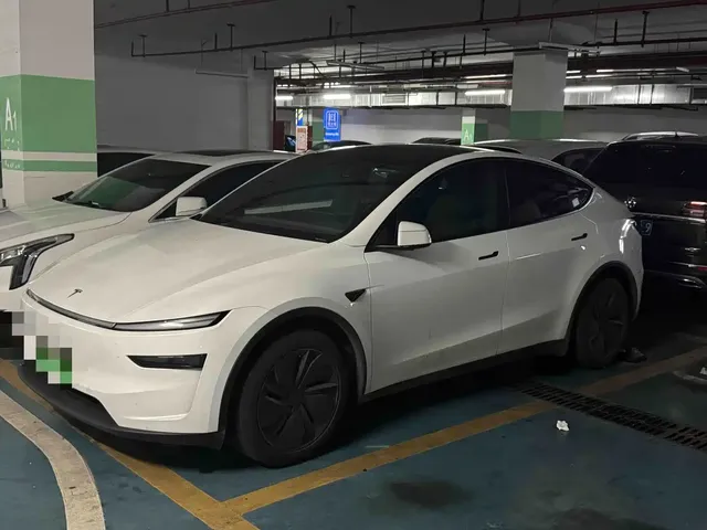 Tesla Model Y 2026 Rear-Wheel Drive