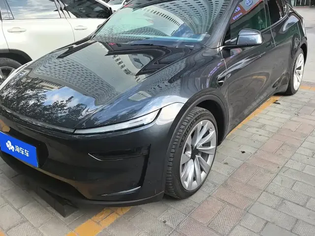 Tesla Model Y 2025 Facelift Long Range All-Wheel Drive