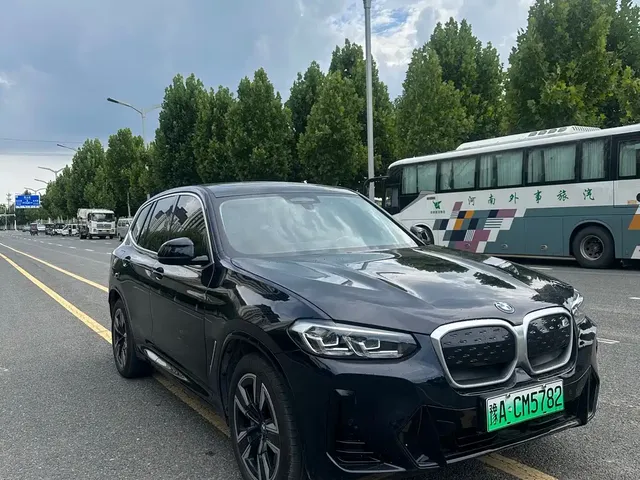 BMW iX3 2024 Leading Edition