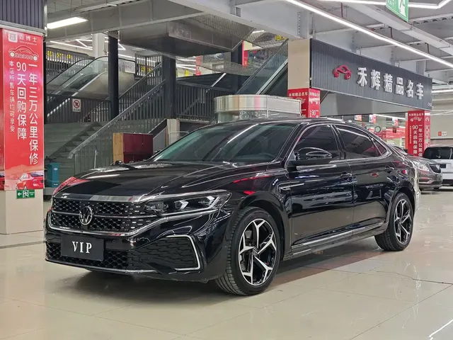 Volkswagen Passat 2025 Outstanding 380TSI Starlight Dragon Soaring Edition
