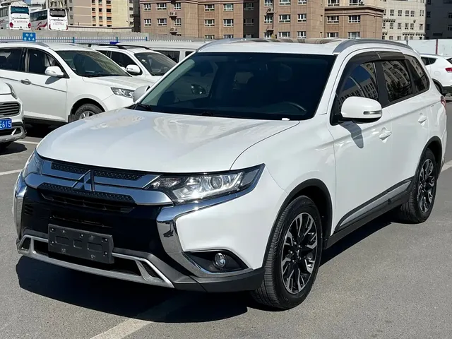 Mitsubishi Outlander 2019 2.0L 2WD Enjoy 7-Seater China VI