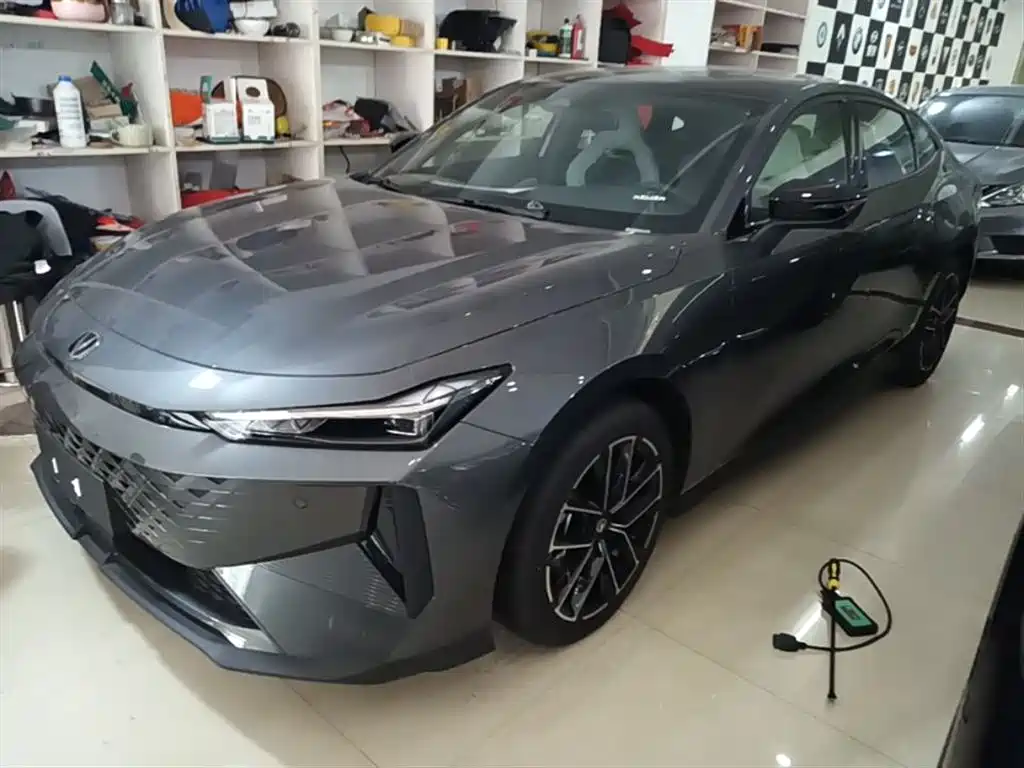 Changan UNI-V iDD 2024 Blue Whale Smart iDD 136km Smart Premium