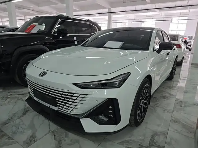 Changan UNI-V 2023 1.5T Luxury Edition