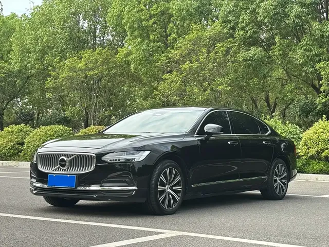 Volvo S90 2022 B5 Momentum Luxury Edition