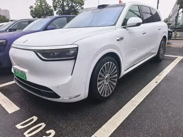 AITO Wenjie AITO M8 2025 Extended Range Ultra 53.4kWh 6-Seater