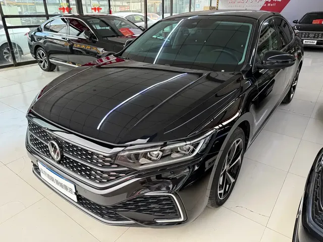 Volkswagen Passat 2023 330TSI Starlight Luxury Edition