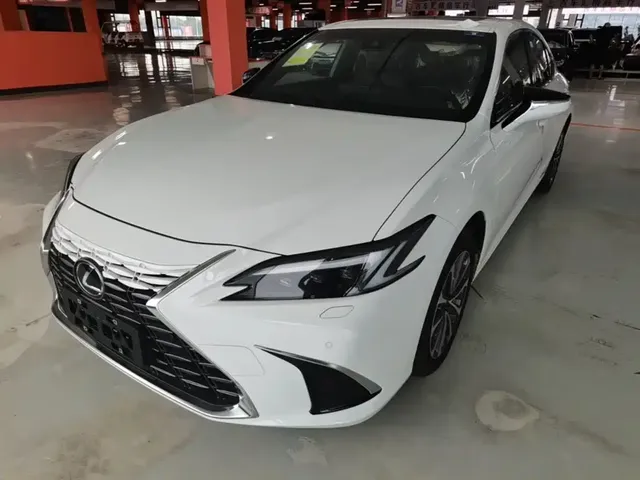 Lexus ES 2025 200 Ultimate Edition