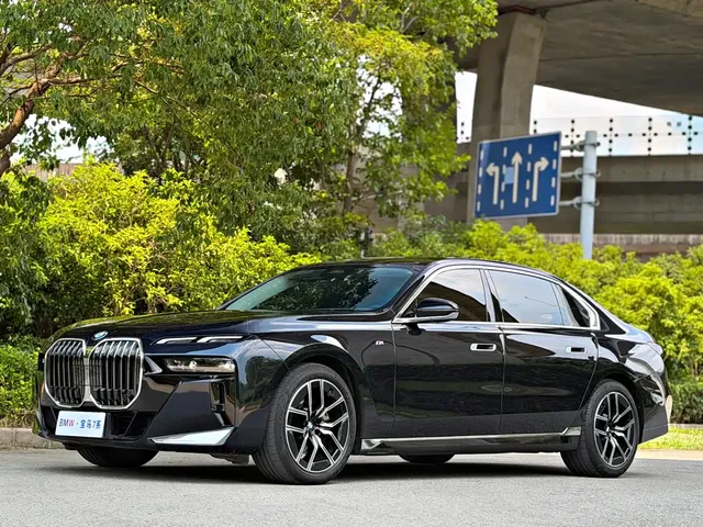 BMW 7 Series 2023 Model 735Li M Sport Package