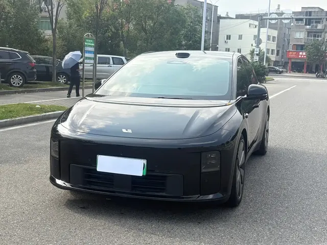 Li Auto i6 2025 4WD Base Model