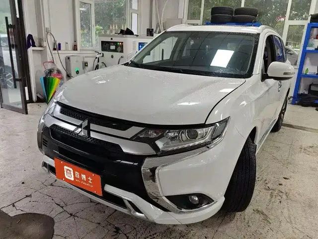 Mitsubishi Outlander 2021 Facelift 2.0L 2WD Premium Edition 7-Seater