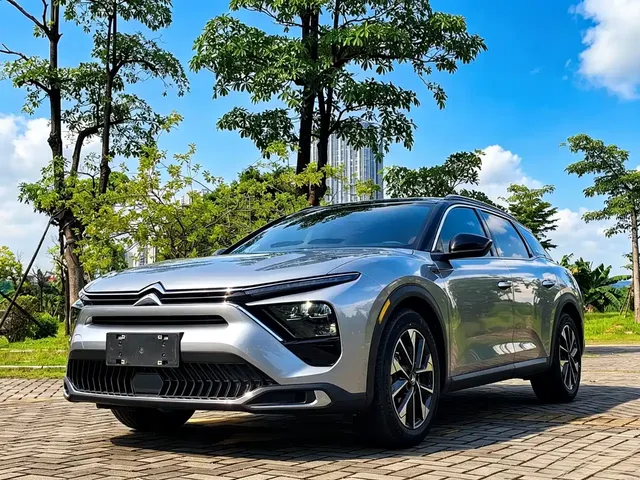 Citroën Versailles C5 X 2022 1.6T Momentum Extraordinary Tiger Year Opening Edition