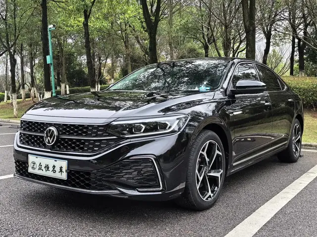 Volkswagen Passat 2023 Facelift 330TSI Starlight Luxury Edition